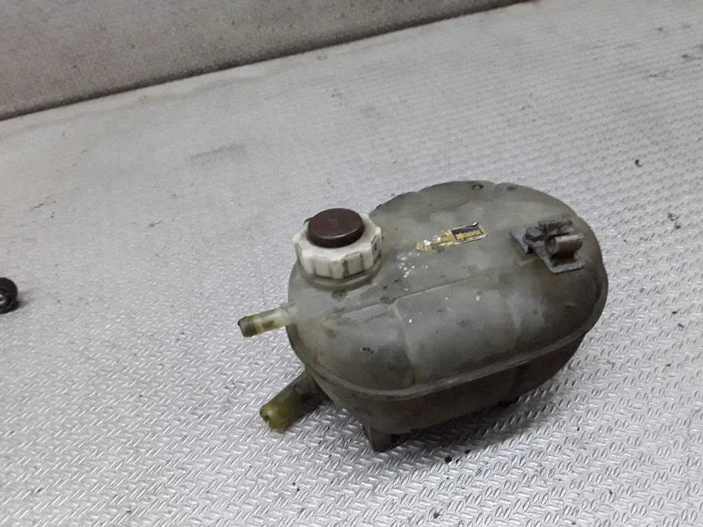 Coolant expansion tank/reservoir – Renault Master II (1998-2003)