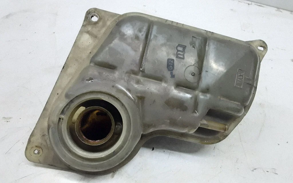 Jahutusvedeliku paisupaak – Audi A6 S6 C5 4B (1997-2005)