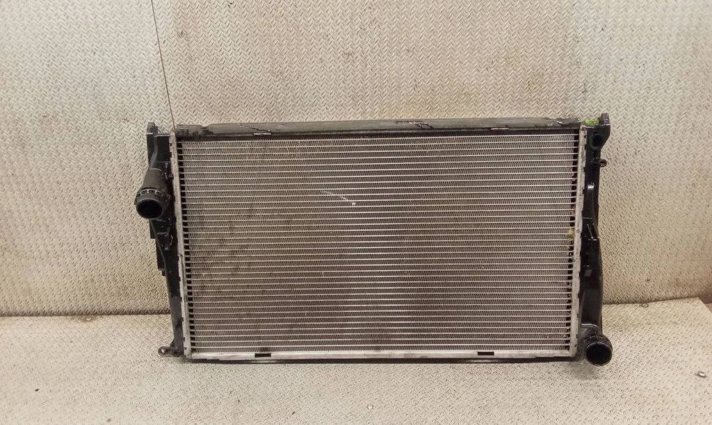 Jahutusvedeliku radiaator – BMW 3-seeria E90 E91 (2005-2012)