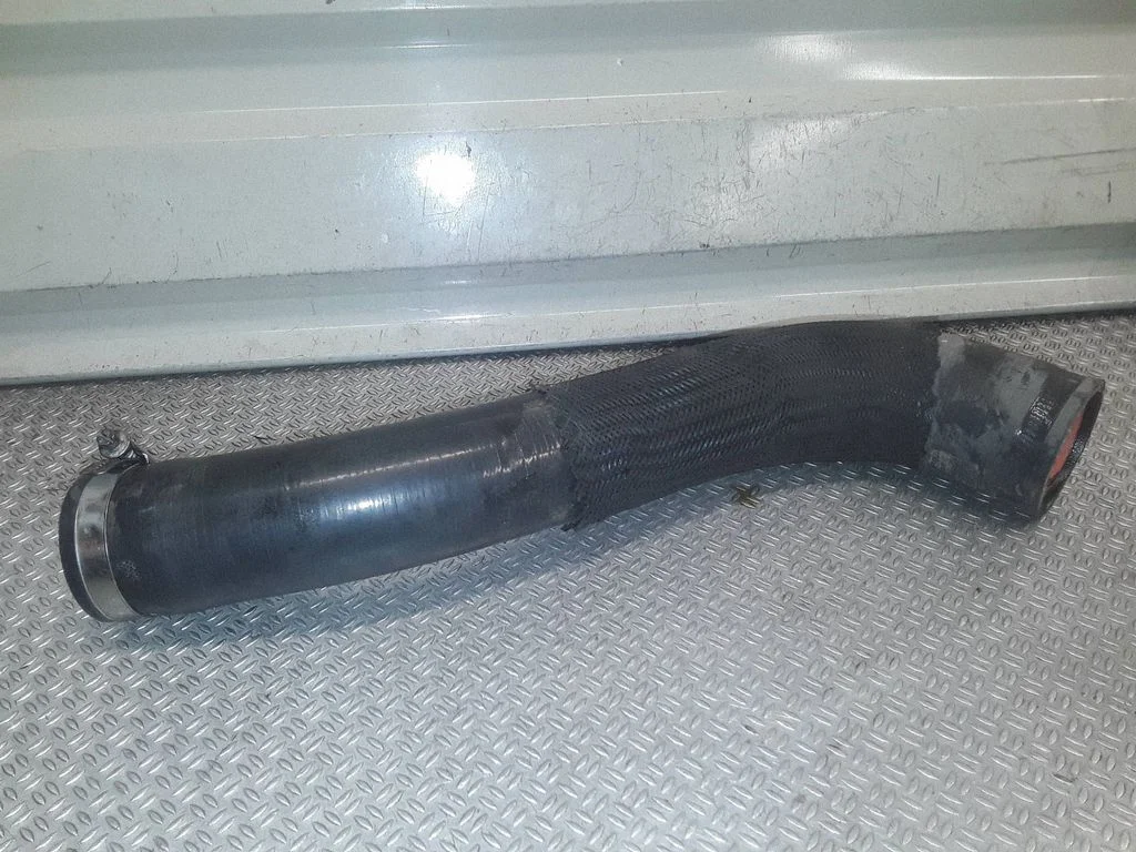 Intercooler hose/pipe