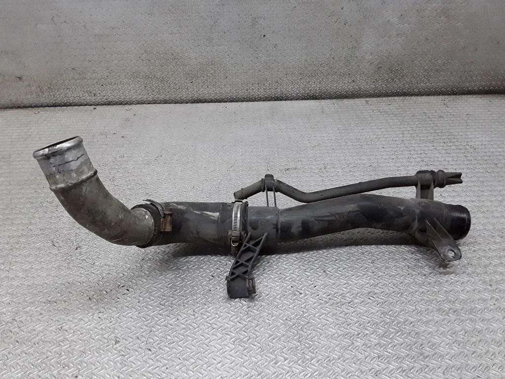 Vahejahuti voolik (-ud)/ toru (-d) – Saab 9-3 Ver2 (2003-2007)