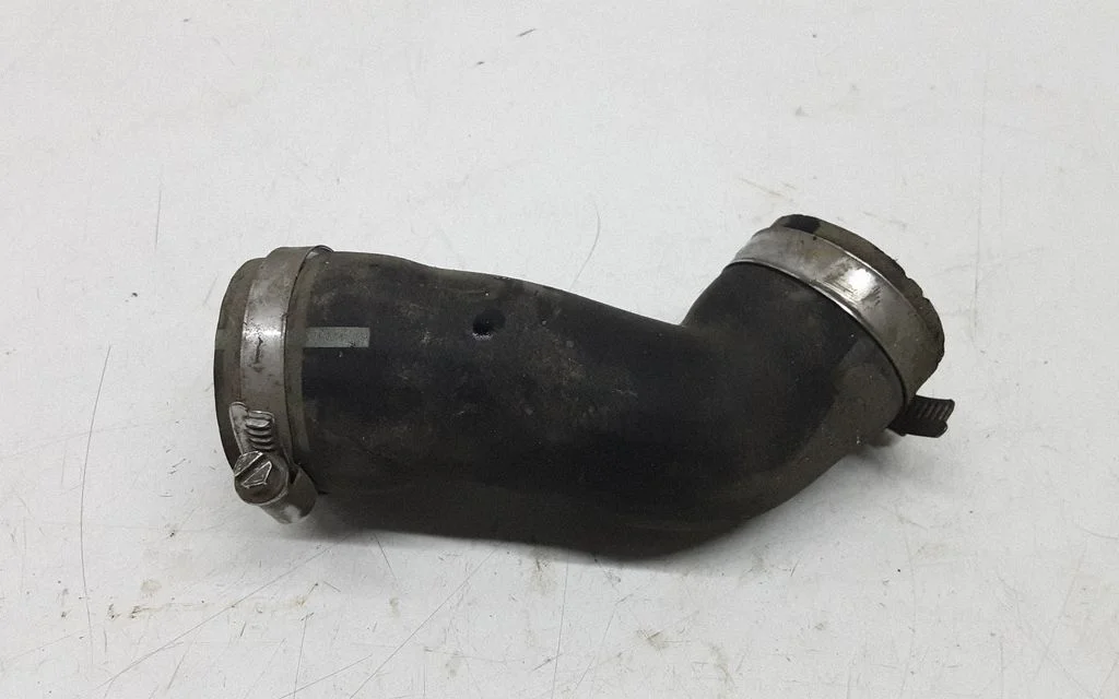 Vahejahuti voolik (-ud)/ toru (-d) – Ford Fiesta (2002-2005)