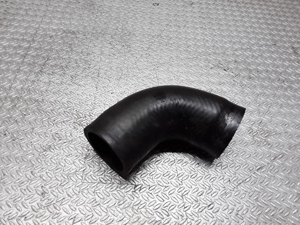 Vahejahuti voolik (-ud)/ toru (-d) – Mazda MPV II LW (1999-2007)