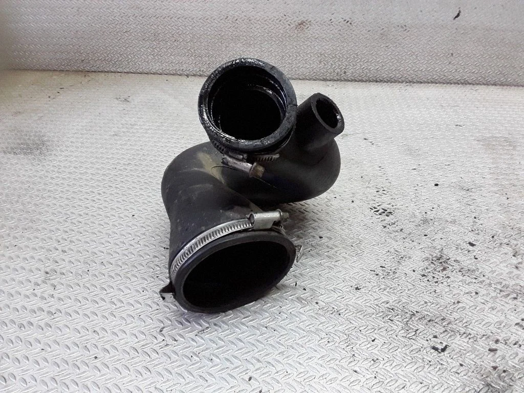 Intercooler hose/pipe 028129627D