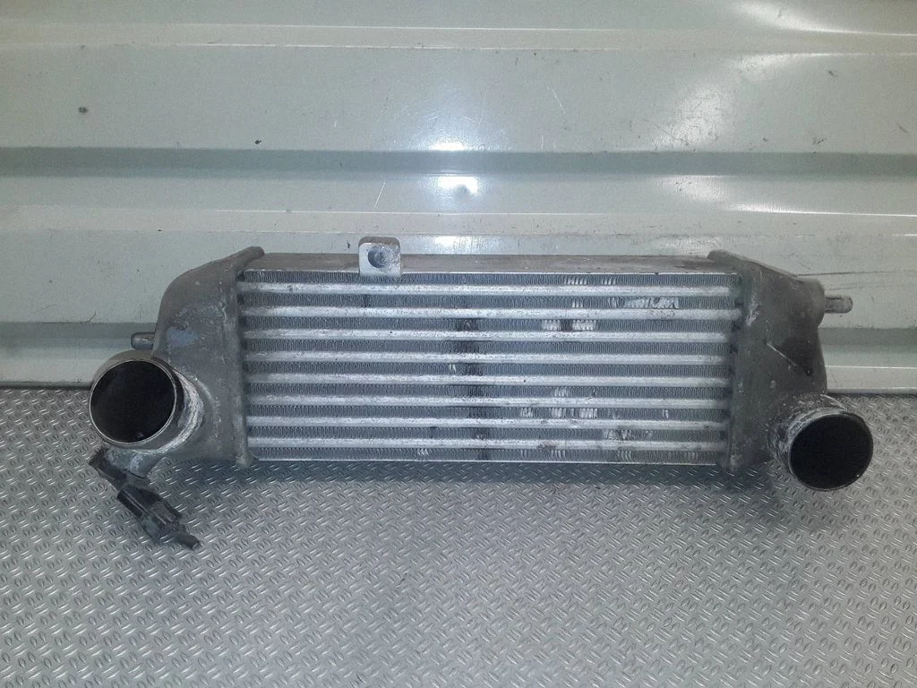 Vahejahuti radiaator – KIA Ceed (2006-2012)