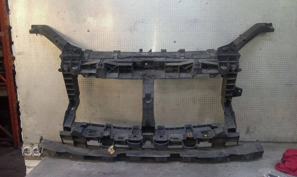Radiaatori tugipaneel – Renault Trafic III (X82) (2014-)