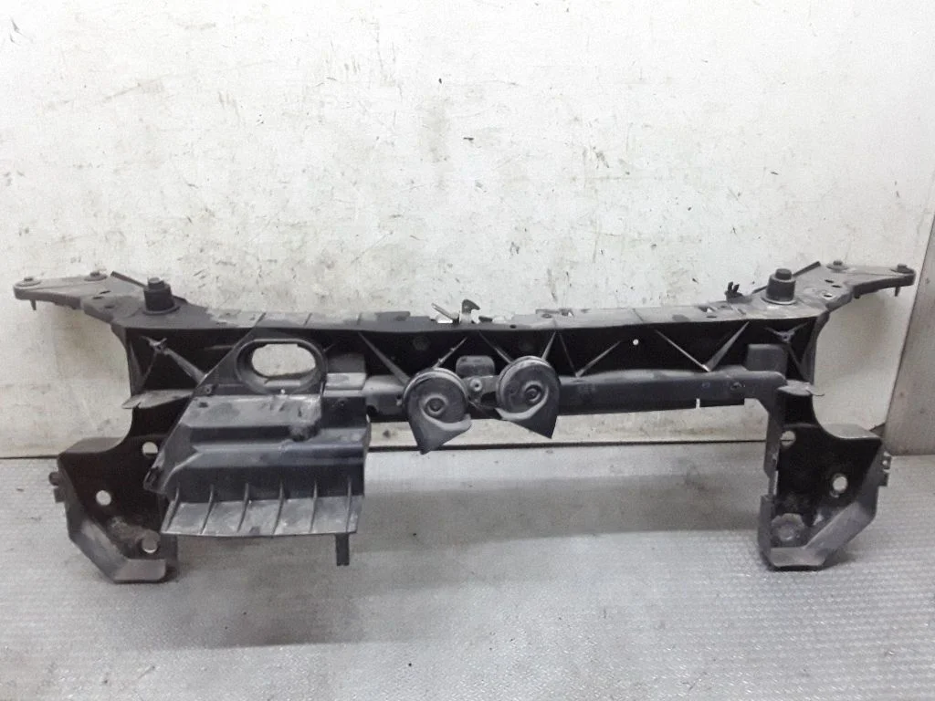 Radiaatori tugipaneel – Renault Clio III (2005-2012)