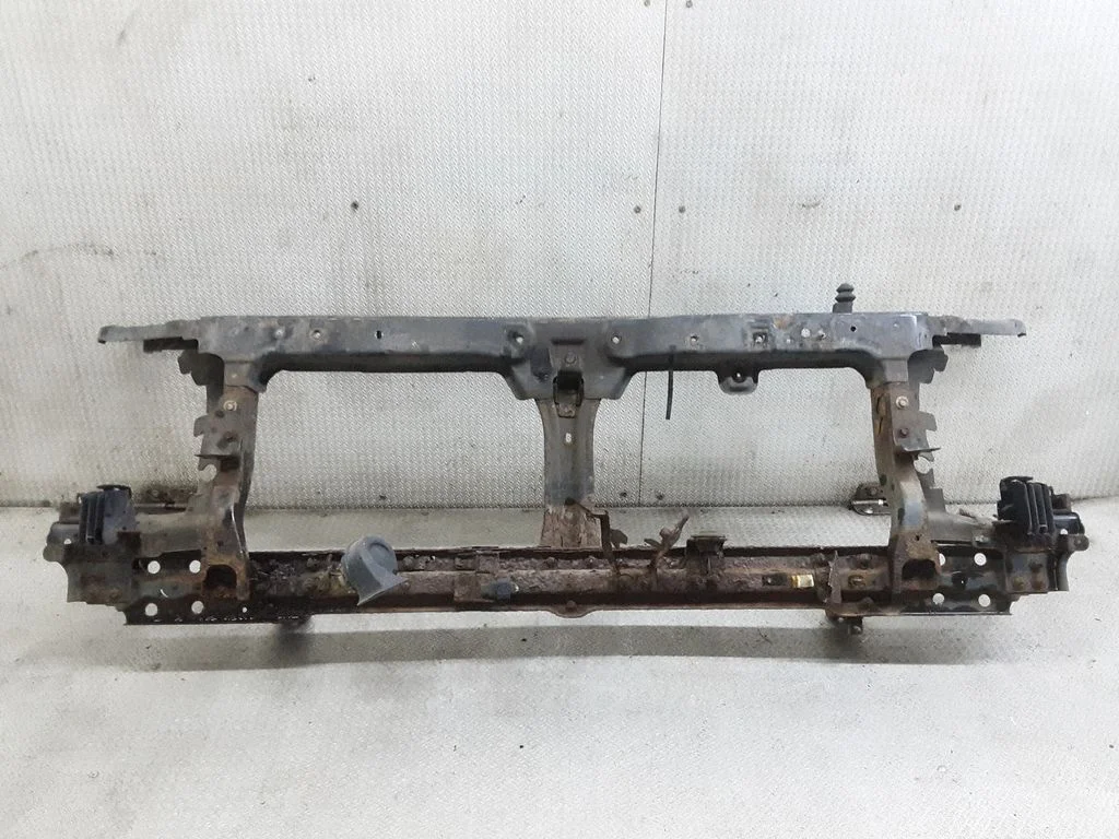 Radiaatori tugipaneel – Nissan Pathfinder R51 (2005-2012)