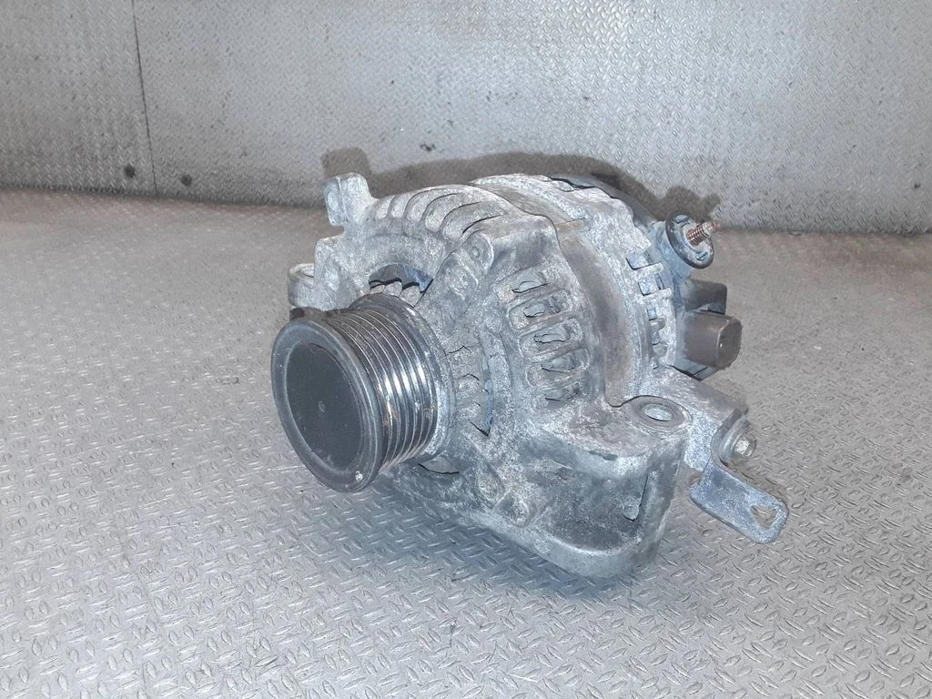 Generator/alternator – Toyota Corolla Verso AR10 (2004-2009)