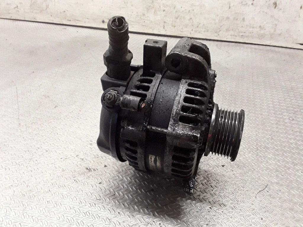 Generator/alternator – Toyota Corolla Verso AR10 (2004-2009)