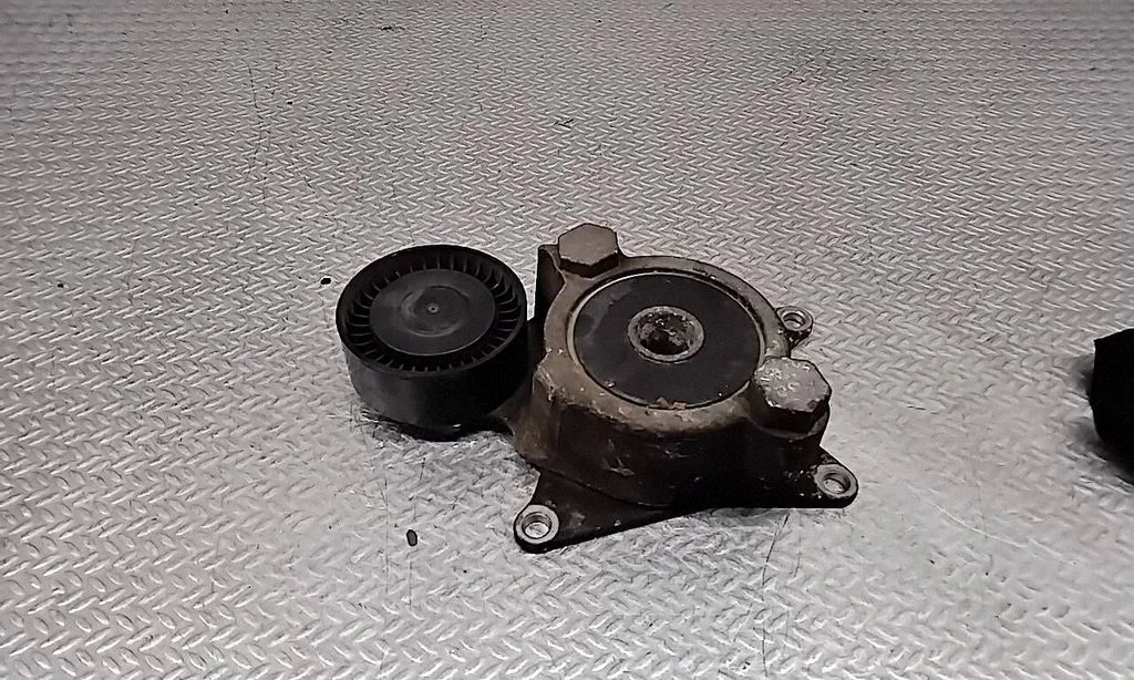 Generator/alternator belt tensioner – Toyota Verso (2009-2018)