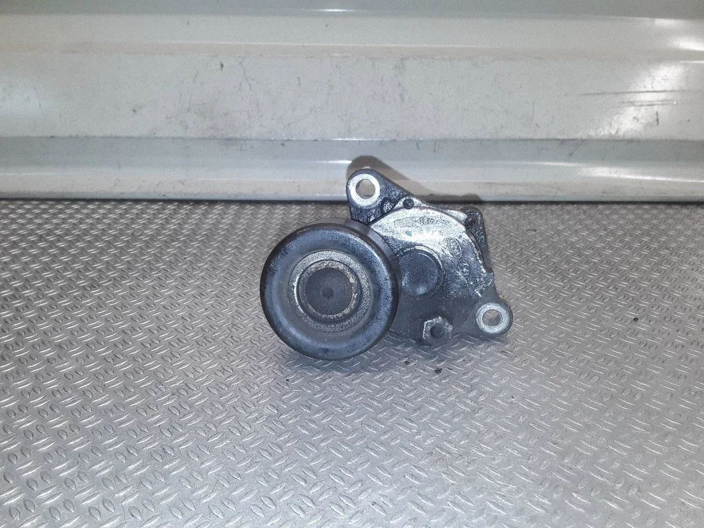 Generator/alternator belt tensioner – Hyundai i30 (2007-2012)