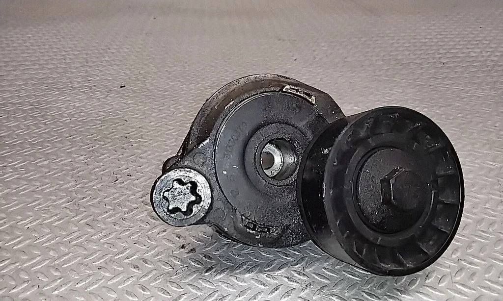 Generator/alternator belt tensioner – Volvo V60 (2011-2013)