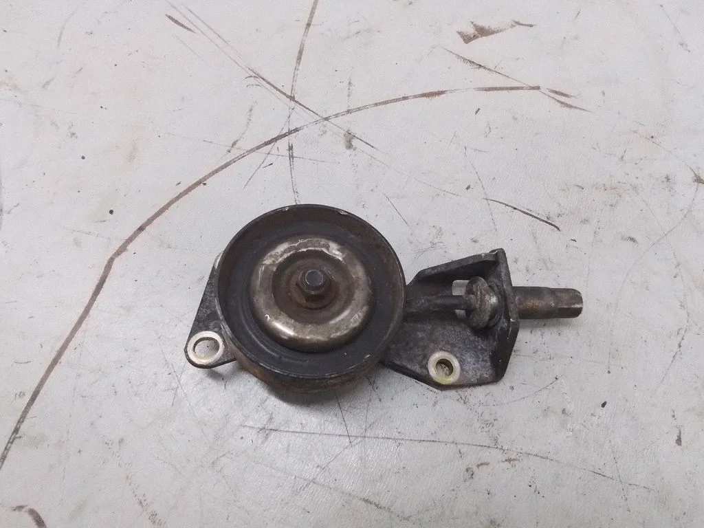 Generator/alternator belt tensioner – Nissan Maxima A34 (2003-2008)