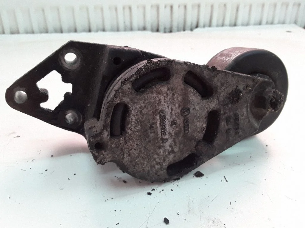 Generator/alternator belt tensioner – Skoda Roomster (5J) (2006-2015)