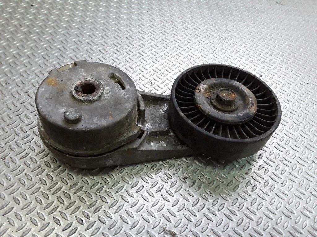 Generator/alternator belt tensioner – Opel Signum (2003-2008)