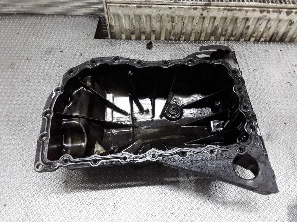 Oil sump – Renault Megane II (2002-2005)