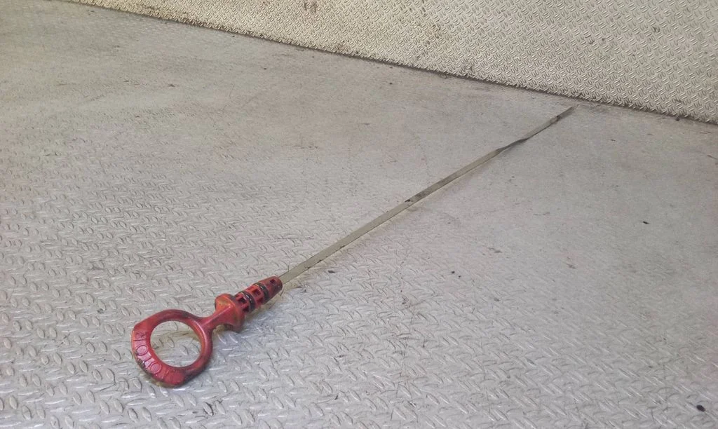 Oil level dip stick – Volvo V70 (2005-2008)