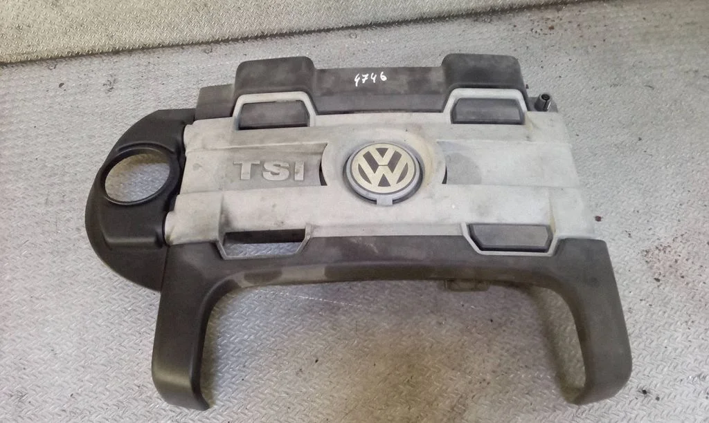 Engine cover (trim) – Volkswagen Touran I (2003-2010)