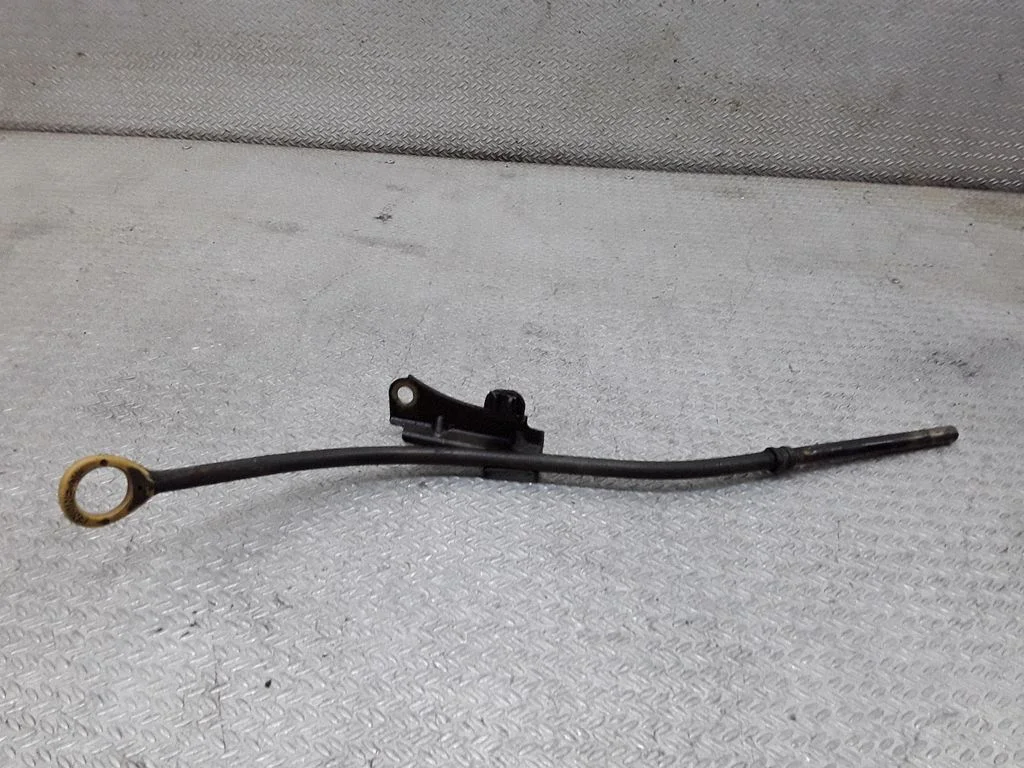 Oil level dip stick – Toyota Avensis Verso (2001-2009)