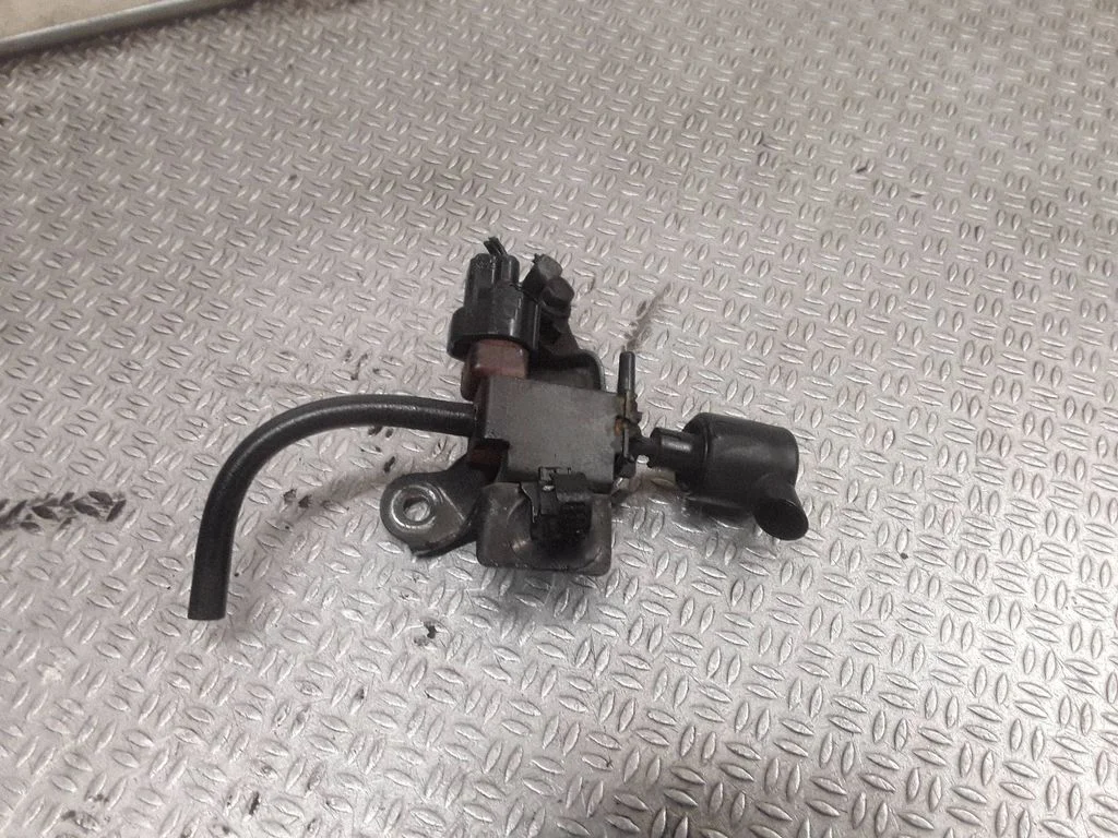 Turbo solenoid valve – Toyota Previa (XR30, XR40) II (2000-2006)