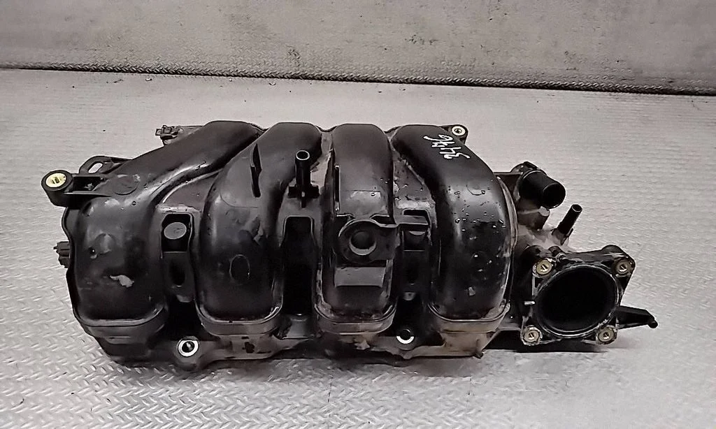Intake manifold – Toyota Yaris (2006-2011)