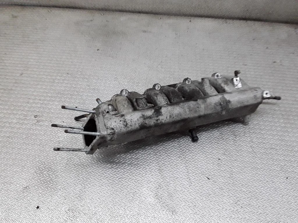 Intake manifold – Hyundai i30 (2007-2012)