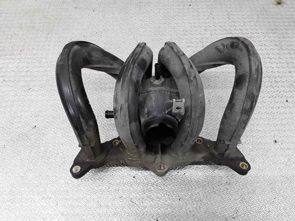 Intake manifold – Toyota Yaris Verso (1999-2005)
