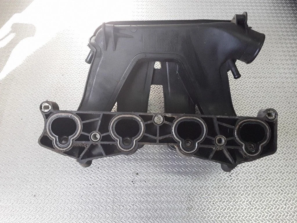 Kolektor ssący 04777397 – Chrysler Neon I (1995-1999)