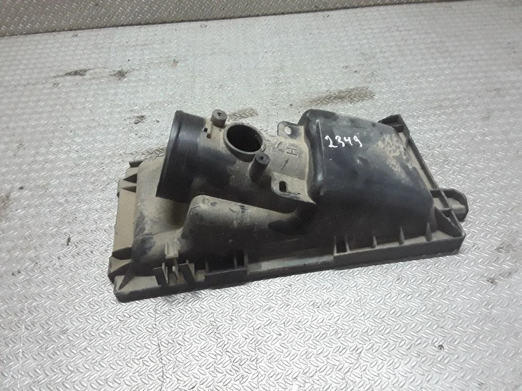 Pokrywa obudowy filtra powietrza – Toyota Corolla Verso AR10 (2004-2009)