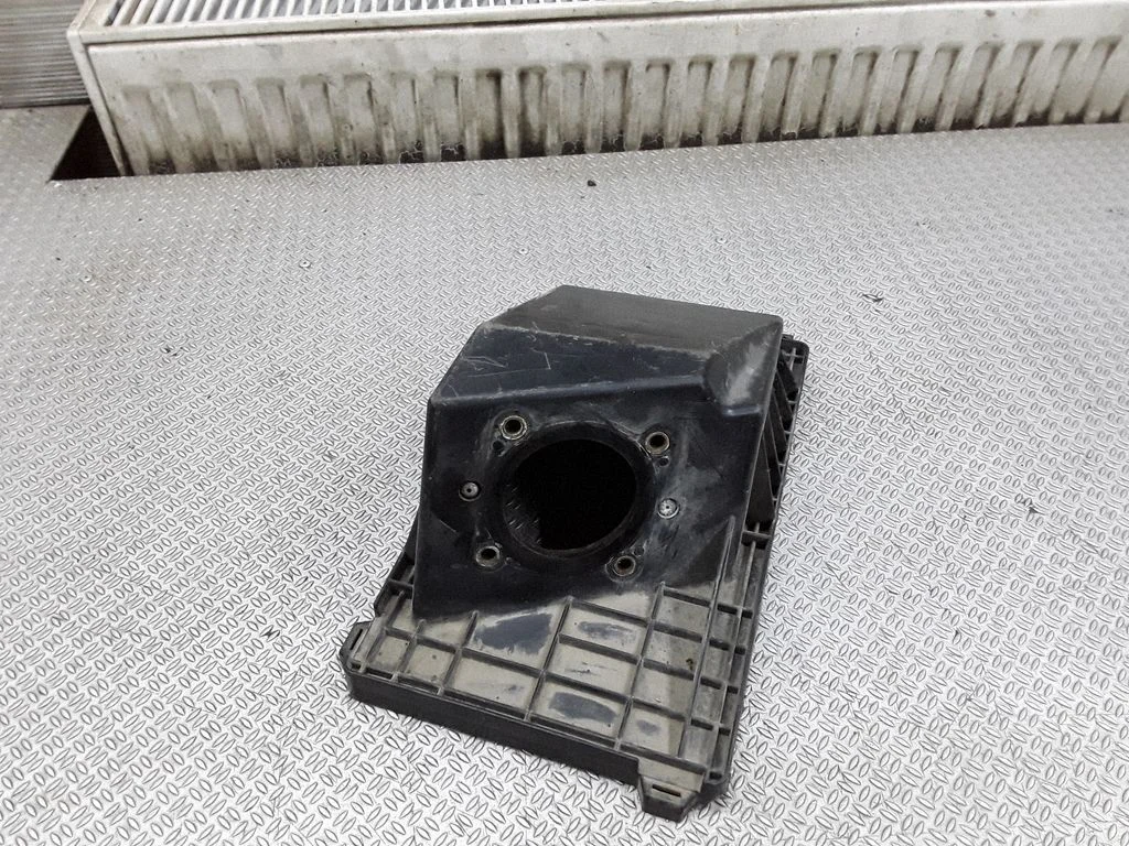 Air filter box cover – Nissan Almera N16 (2000-2010)