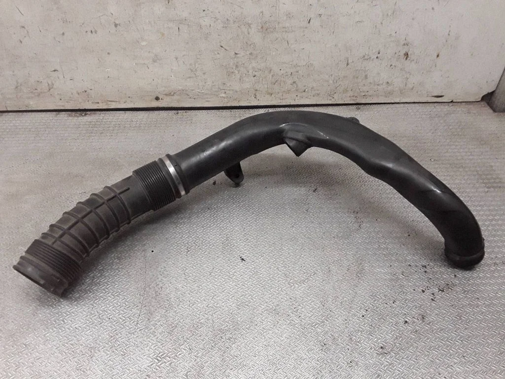 Air intake duct part – Volvo XC70 (2008-2013)
