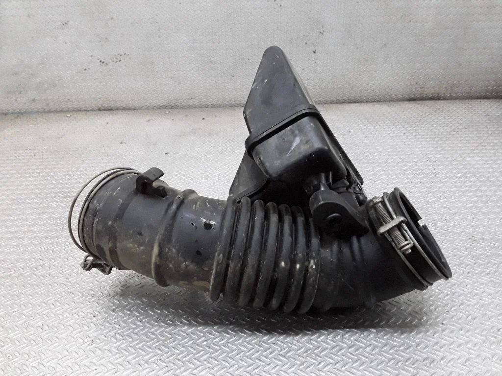 Air intake duct part – Mitsubishi Grandis (2003-2011)