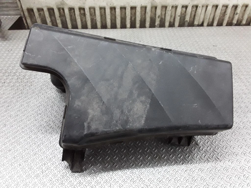 Air intake duct part – Mitsubishi Grandis (2003-2011)