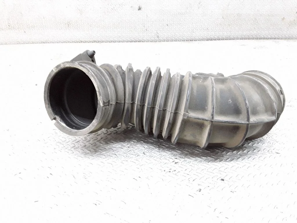 Air intake duct part 178810D120 – Pontiac Vibe (2003-2008)