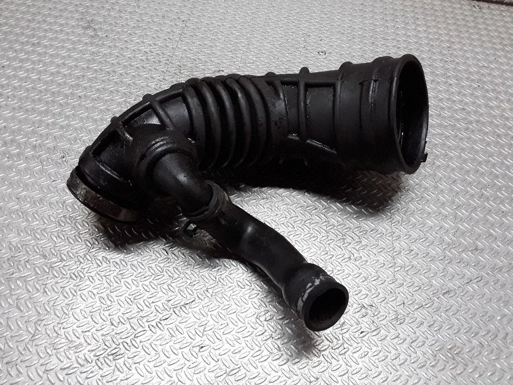 Air intake duct part – Opel Signum (2003-2008)