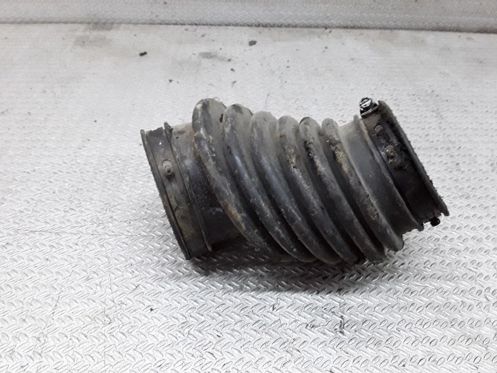 Air intake duct part – Chrysler Town & Country IV (2001-2007)