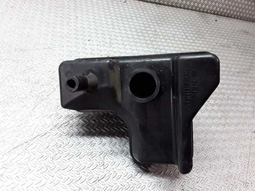 Air intake duct part – Mitsubishi Grandis (2003-2011)