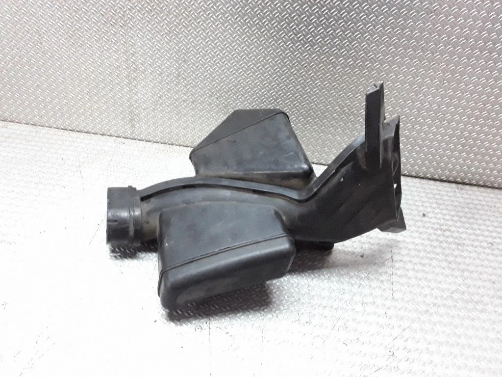 Air intake duct part – Mitsubishi Grandis (2003-2011)