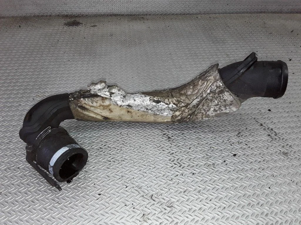 Gaisa caurule uz turbīnu – Peugeot 307 (2001-2005)