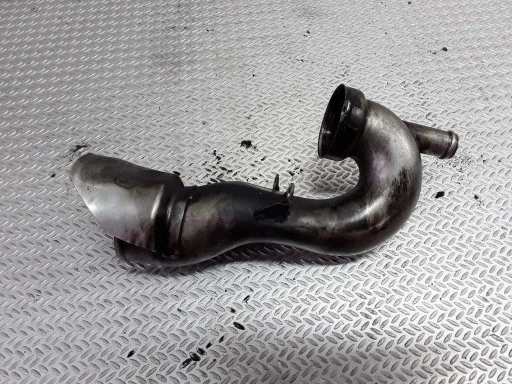 Gaisa caurule uz turbīnu – Audi A8 S8 D2 4D (1994-2002)