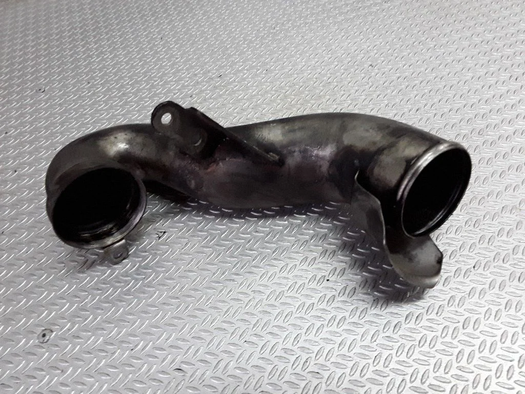 Gaisa caurule uz turbīnu – Audi A8 S8 D2 4D (1994-2002)