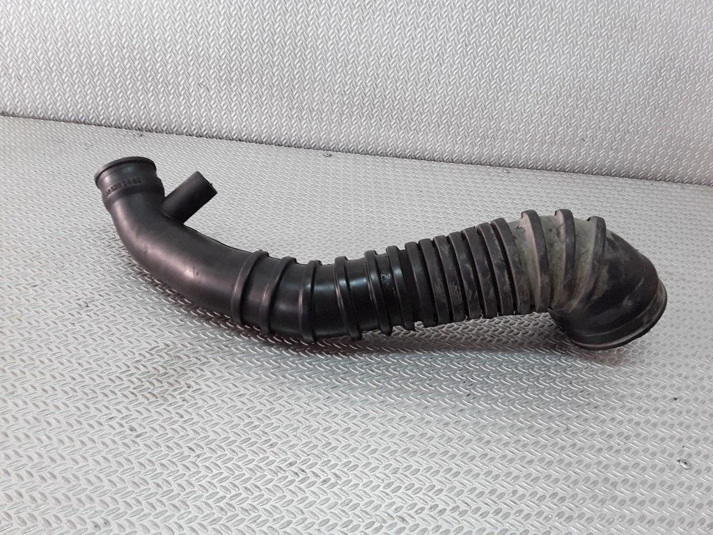 Turbo air intake inlet pipe/hose – Mercedes-Benz Vito Viano W638 (1996-2003)
