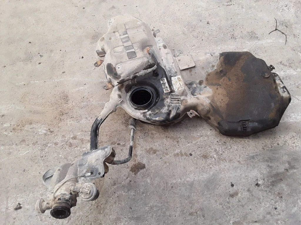 Degvielas tvertne – Audi A4 S4 B7 8E 8H (2005-2008)