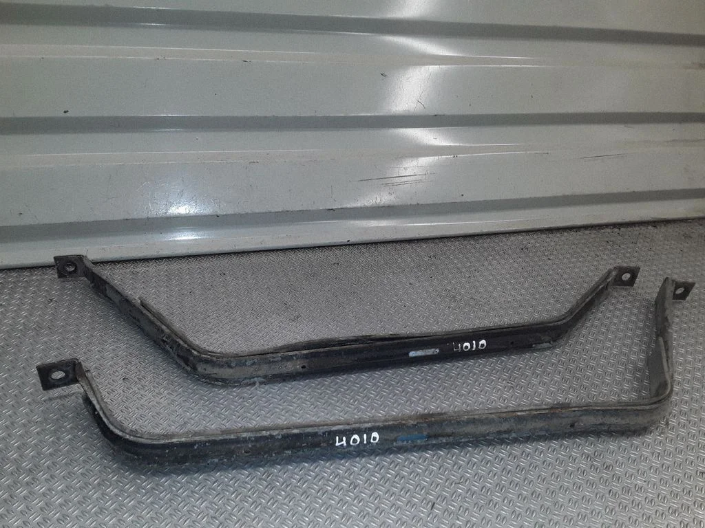 Degvielas tvertnes stiprinājums (-i) – Toyota Prius (XW20) (2003-2009)