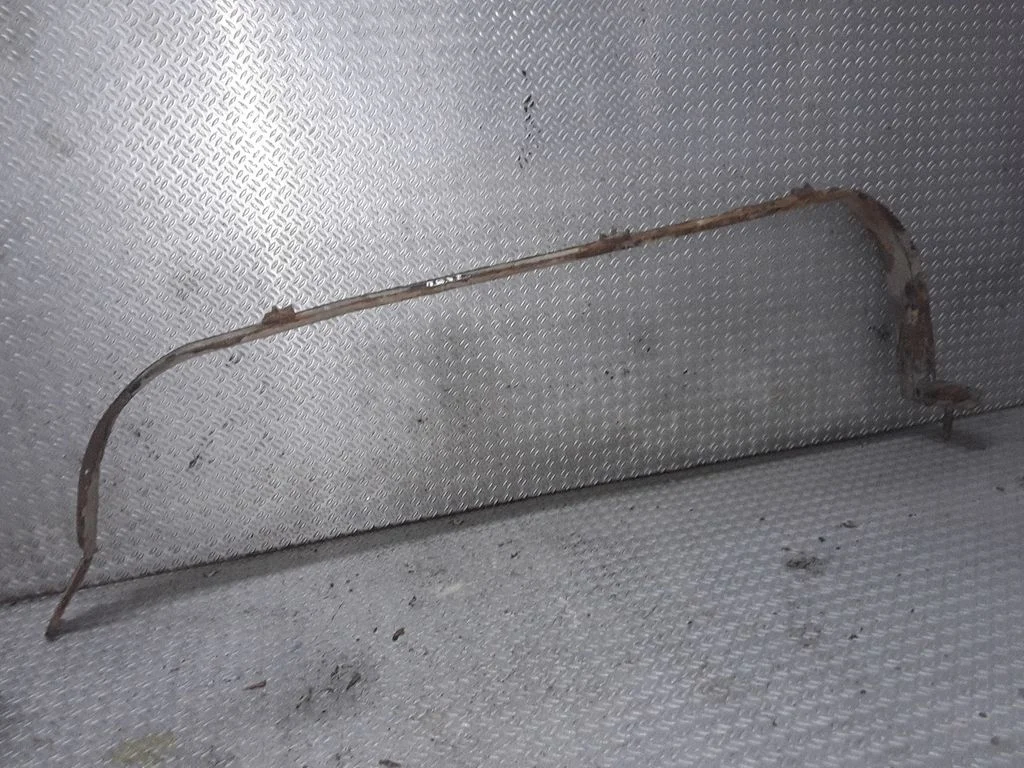 Kütusepaagi kinnitusklamber (-klambrid)