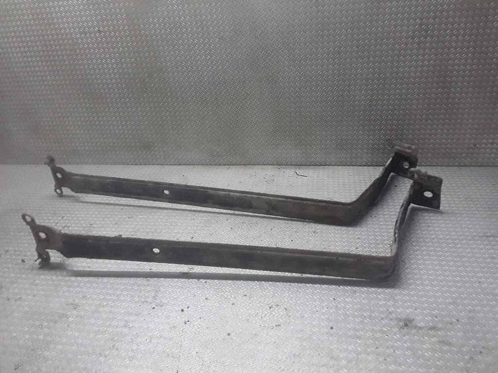Fuel tank mounting bracket – Volvo S80 (1999-2003)