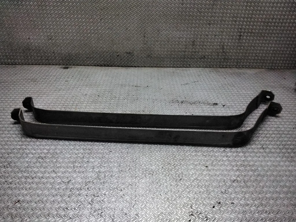 Fuel tank mounting bracket – BMW 5 Series E60 E61 (2004-2010)