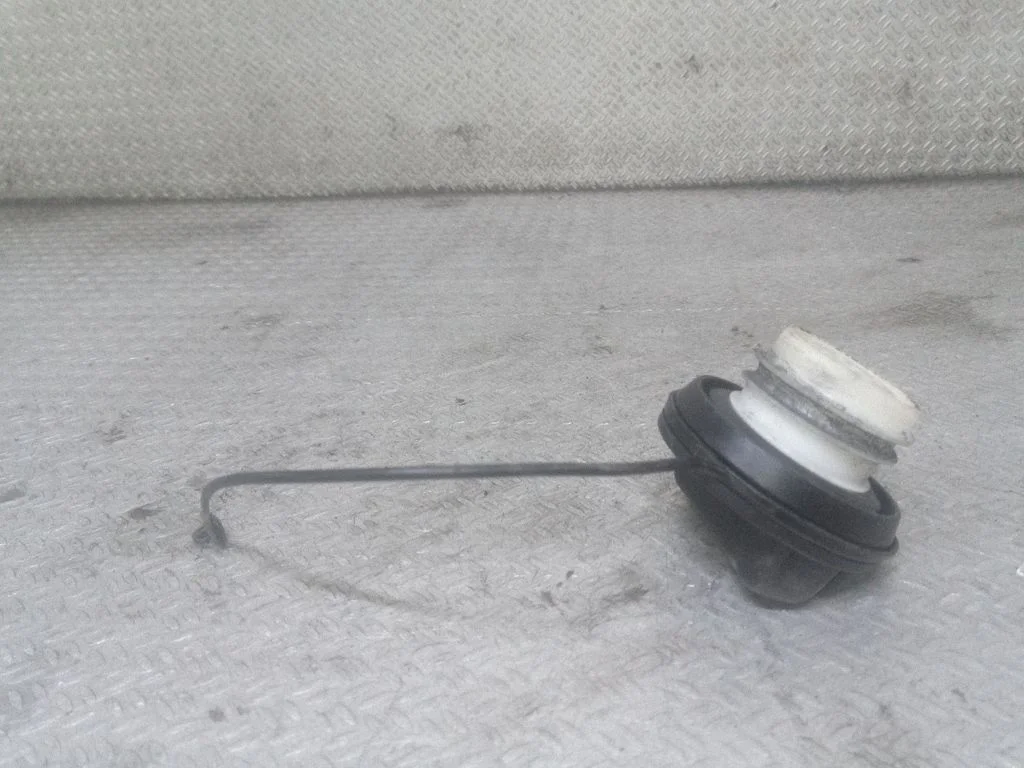 Fuel tank filler cap – Nissan Qashqai+2 (2008-2010)