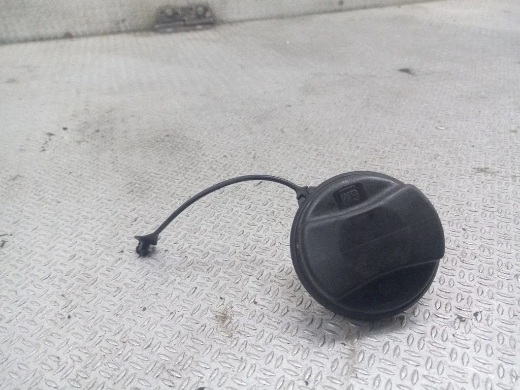 Kütusepaagi keeratav kork – Opel Corsa D (2006-2014)